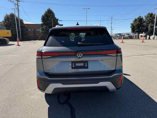Platinum Gray 2026 Volkswagen Tiguan 2.0T SE