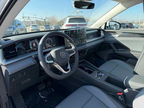 Pure White 2026 Volkswagen Tiguan 2.0T SE