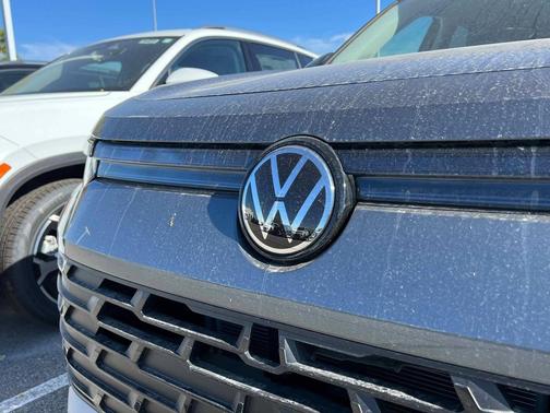 Platinum Gray 2025 Volkswagen Tiguan 2.0T SE