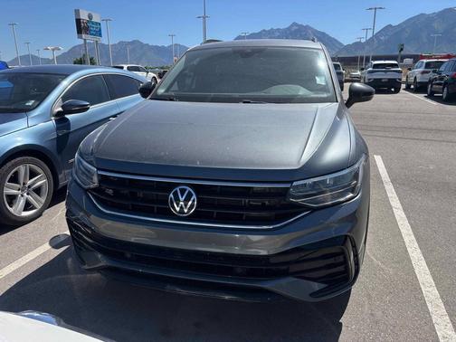 Platinum Gray Metallic 2023 Volkswagen Tiguan 2.0T SE R-Line Black 4MOTION