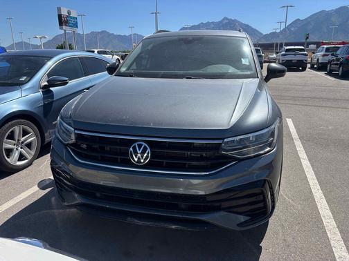 Platinum Gray Metallic 2023 Volkswagen Tiguan 2.0T SE R-Line Black 4MOTION