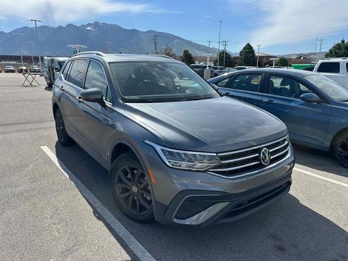 Platinum Gray Metallic 2022 Volkswagen Tiguan 2.0T SE 4MOTION