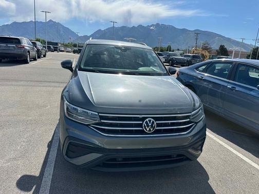 Platinum Gray Metallic 2022 Volkswagen Tiguan 2.0T SE 4MOTION