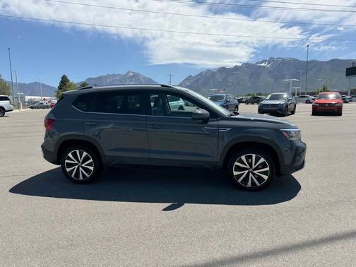 Gray 2023 Volkswagen Taos SE