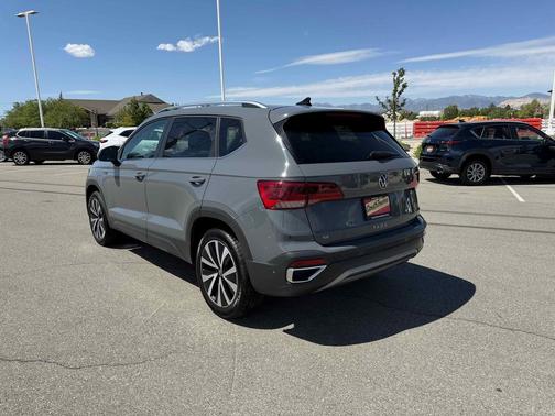 Gray 2023 Volkswagen Taos SE