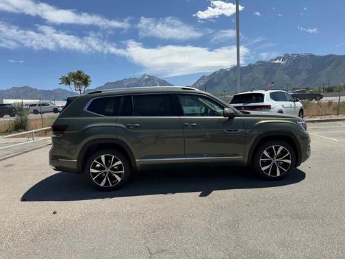 Green 2026 Volkswagen Atlas 2.0T SEL Premium R-Line 4MOTION