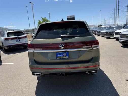 Green 2026 Volkswagen Atlas 2.0T SEL Premium R-Line 4MOTION