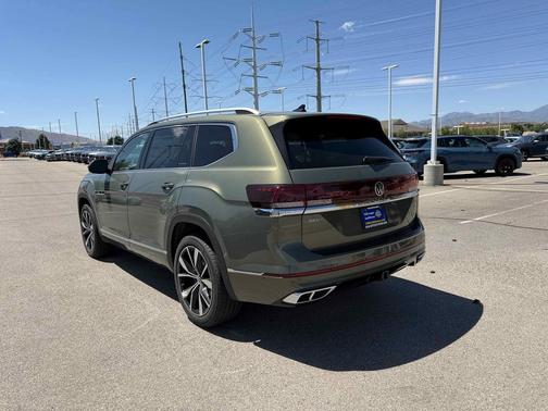Green 2026 Volkswagen Atlas 2.0T SEL Premium R-Line 4MOTION