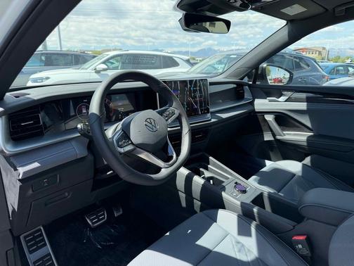 Opal White 2026 Volkswagen Tiguan 2.0T SE R-Line Black 4MOTION