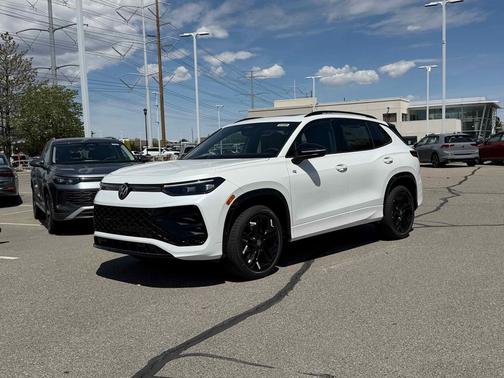 Opal White 2026 Volkswagen Tiguan 2.0T SE R-Line Black 4MOTION