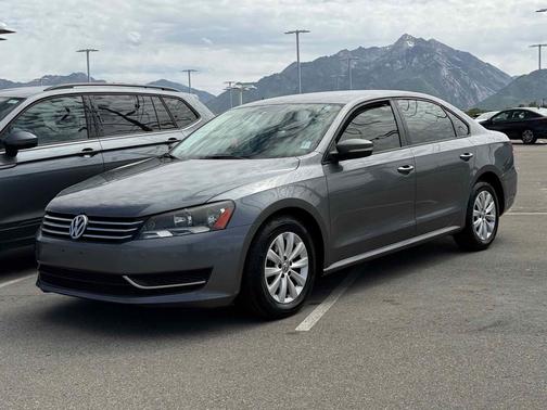 Platinum Gray Metallic 2013 Volkswagen Passat 2.5 S