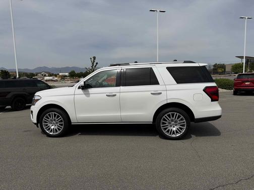 Star White Metallic Tri-Coat 2023 Ford Expedition Limited