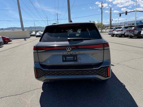 Platinum Gray 2026 Volkswagen Tiguan 2.0T SE R-Line Black 4MOTION
