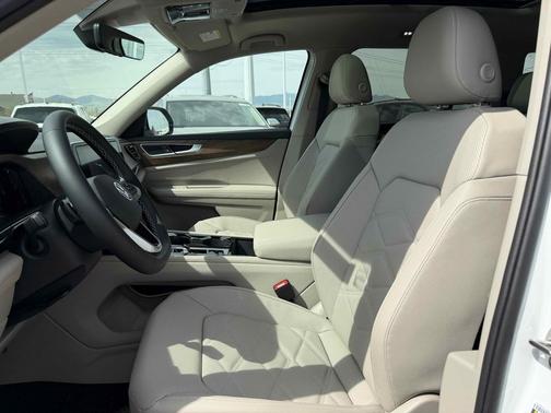 Opal White 2026 Volkswagen Atlas 2.0T SE w/Technology 4MOTION