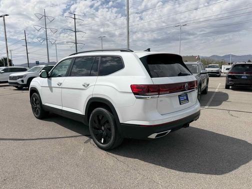 Opal White 2026 Volkswagen Atlas 2.0T SE w/Technology 4MOTION