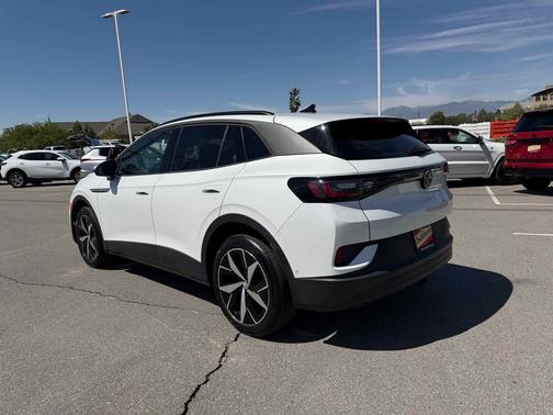White 2023 Volkswagen ID.4 Pro S