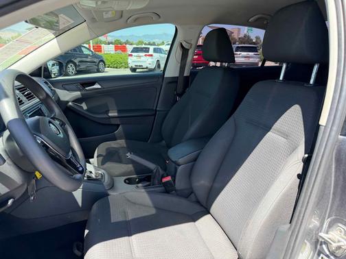 Platinum Gray Metallic 2016 Volkswagen Jetta 1.4T S w/Technology