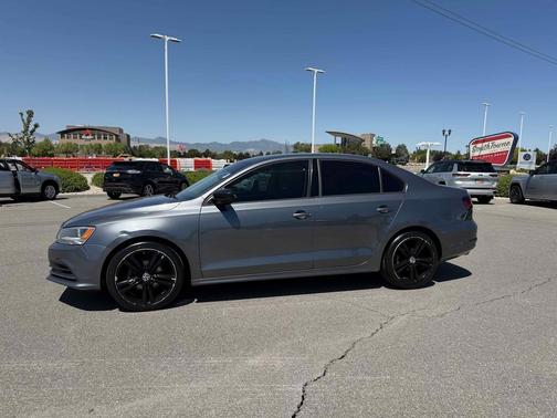 Platinum Gray Metallic 2016 Volkswagen Jetta 1.4T S w/Technology