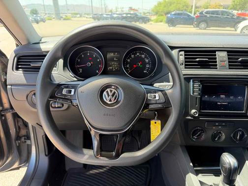 Platinum Gray Metallic 2016 Volkswagen Jetta 1.4T S w/Technology