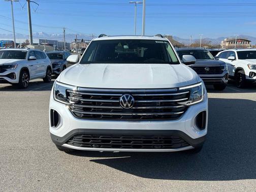 Opal White 2026 Volkswagen Atlas 2.0T SE w/Technology 4MOTION