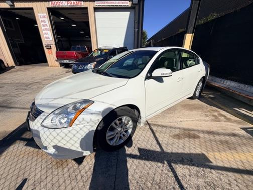white pearl 2011 Nissan Altima 2.5 S