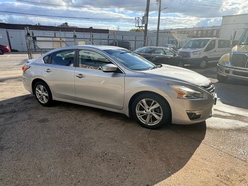 SILVER 2014 Nissan Altima 2.5 SL