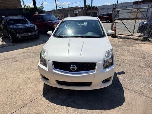 white pearl 2011 Nissan Sentra 2.0 SR
