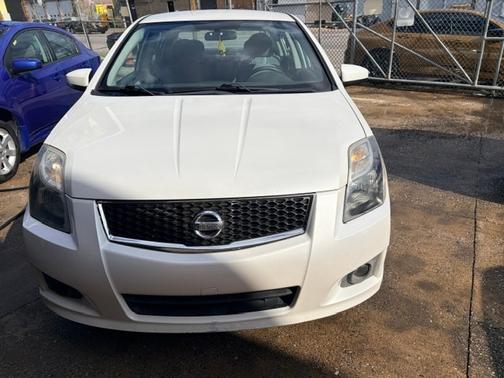white pearl 2011 Nissan Sentra 2.0 SR