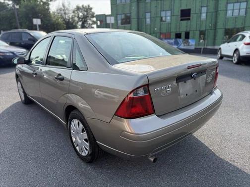 2005 Ford Focus ZX4 SE