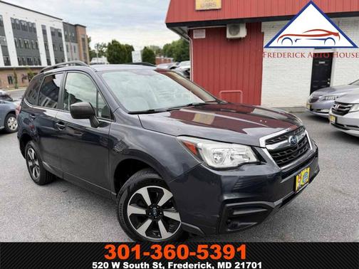 Crystal Black Silica 2017 Subaru Forester 2.5i
