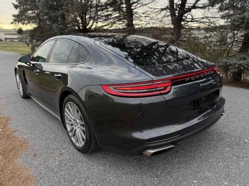 2018 Porsche Panamera 4