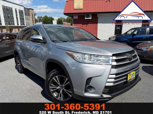 Celestial Silver Metallic 2017 Toyota Highlander LE