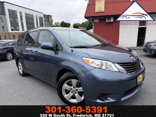 Shoreline Blue Pearl 2014 Toyota Sienna LE
