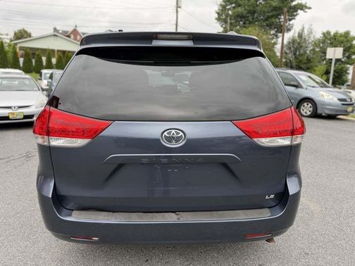 Shoreline Blue Pearl 2014 Toyota Sienna LE