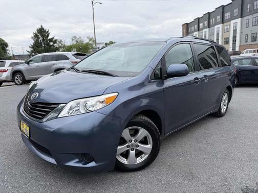 Shoreline Blue Pearl 2014 Toyota Sienna LE