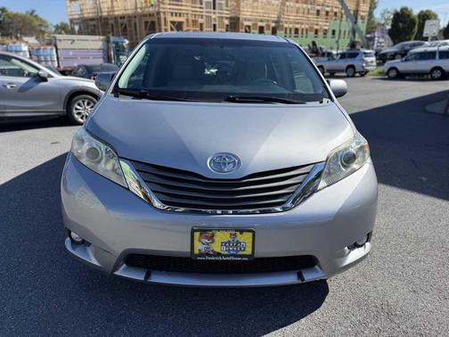 2013 Toyota Sienna XLE