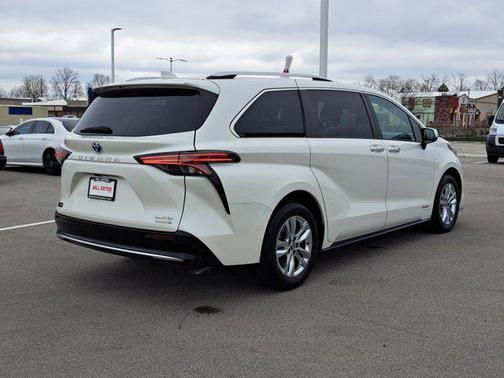2021 Toyota Sienna Limited 7-Passenger