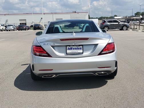 Diamond Silver Metallic 2018 Mercedes-Benz SLC 300 Base