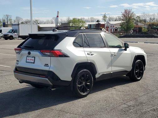 2022 Toyota RAV4 Hybrid SE