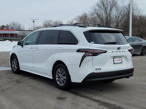 2023 Toyota Sienna LE