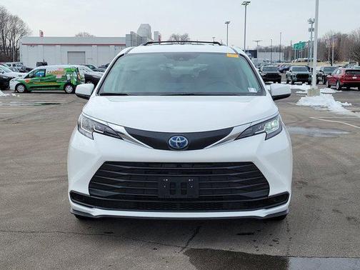 2023 Toyota Sienna LE