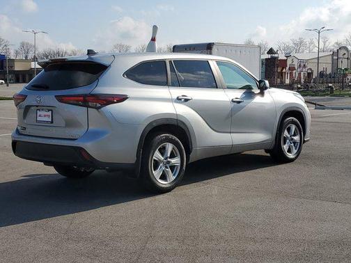 2024 Toyota Highlander LE
