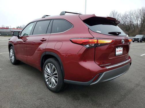 2023 Toyota Highlander Platinum