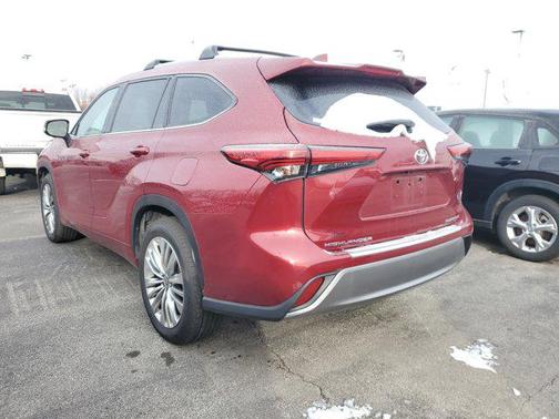 2023 Toyota Highlander Platinum