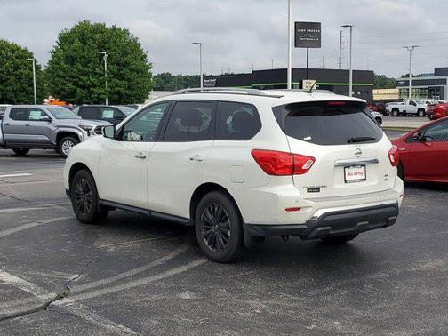 2018 Nissan Pathfinder SV