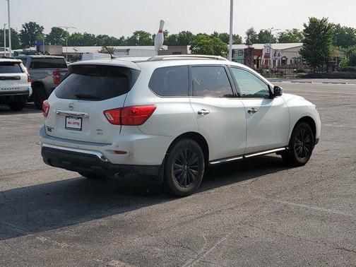 2018 Nissan Pathfinder SV