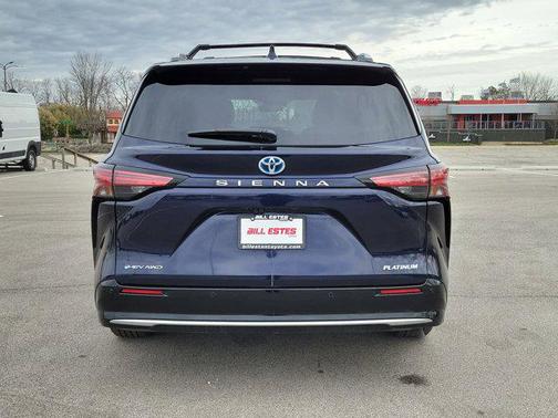 2025 Toyota Sienna Platinum