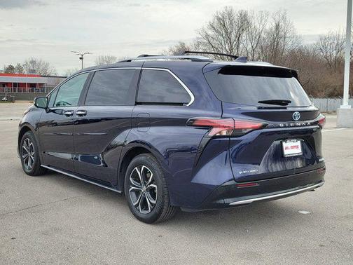 2025 Toyota Sienna Platinum