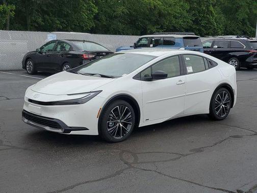 2025 Toyota Prius XLE