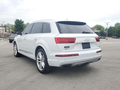 Tofana White Crystal Effect 2017 Audi Q7 3.0T Prestige